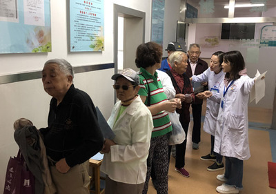 滬東街道 關(guān)愛社區(qū)老黨員，健康體檢暖人心