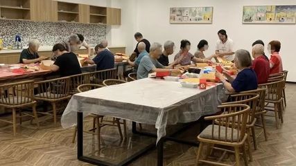 午餐配送到家、體檢標(biāo)準(zhǔn)升級(jí)……這些服務(wù)讓老年生活更貼心